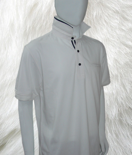 Polo shirt in white colour with classic pocket